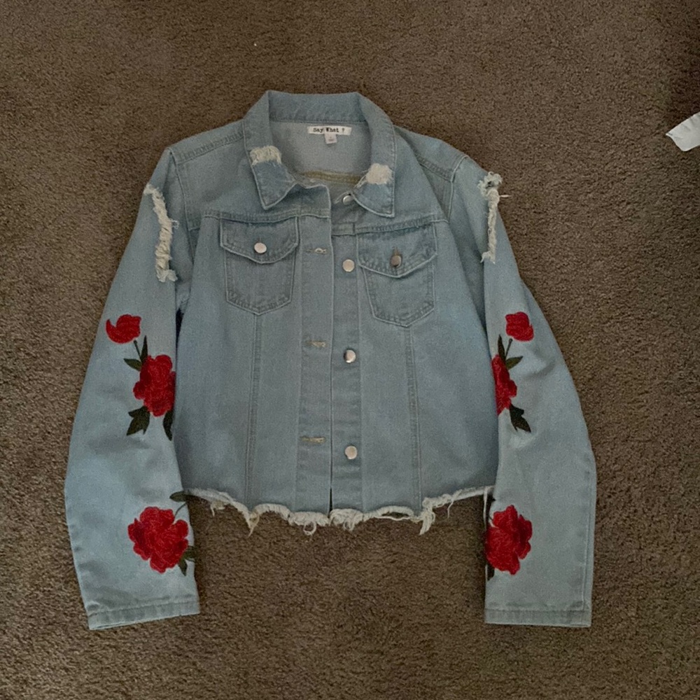 Jean jacket with roses on the sleeve